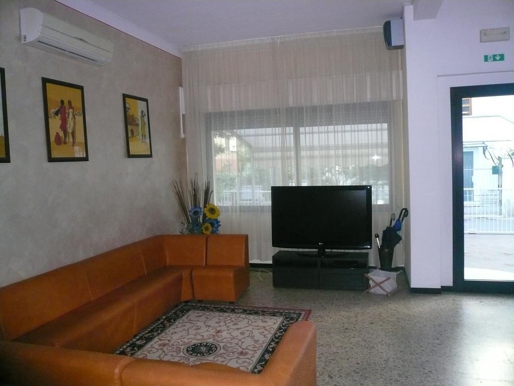 Hotel Pigalle Ρίμινι Εξωτερικό φωτογραφία